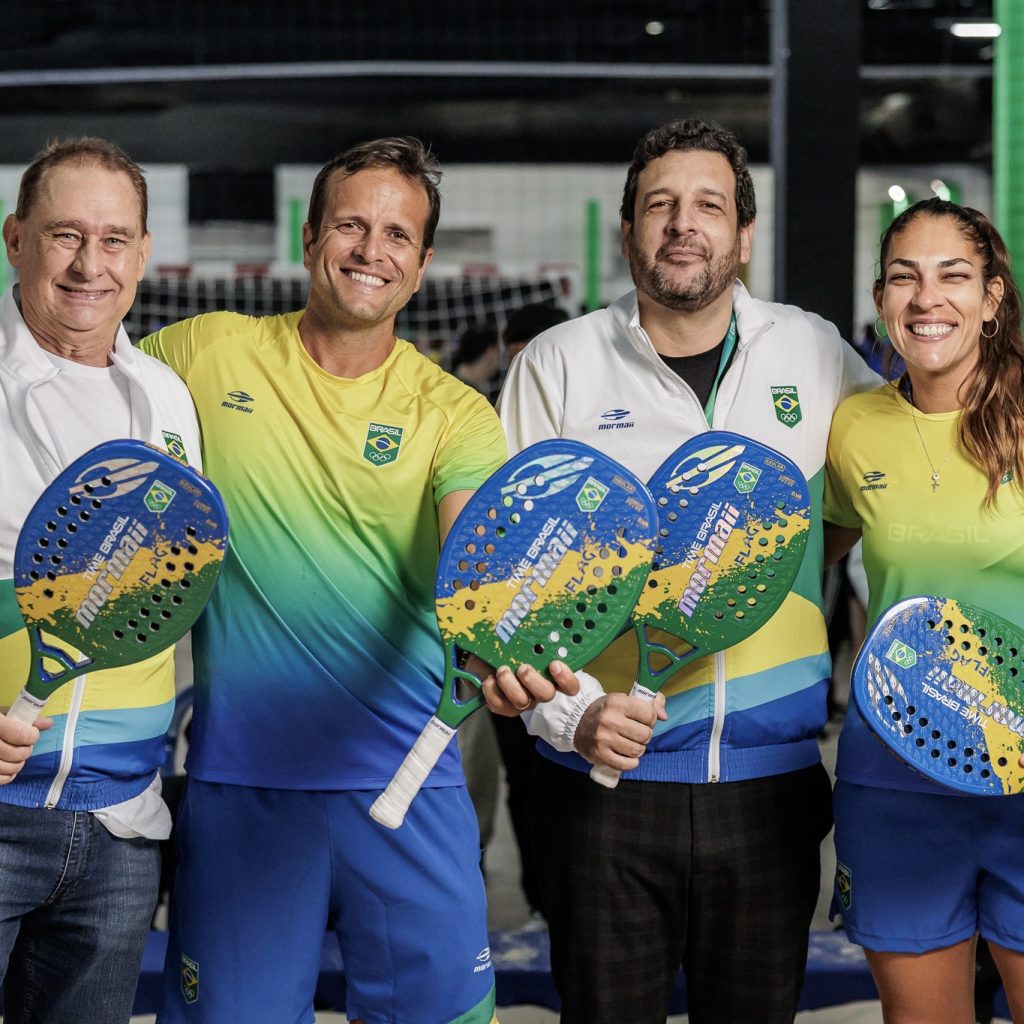Atletas Mormaii vestidos com o uniforme Time Brasil no COB Expo 2023