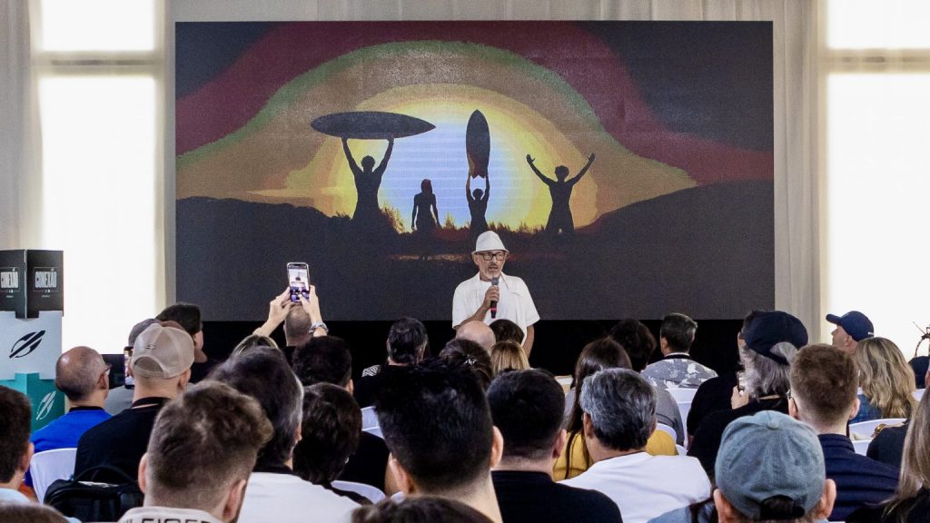 Dr. Morongo, fundador da Mormaii, no Meeting Conexão Mormaii 2024