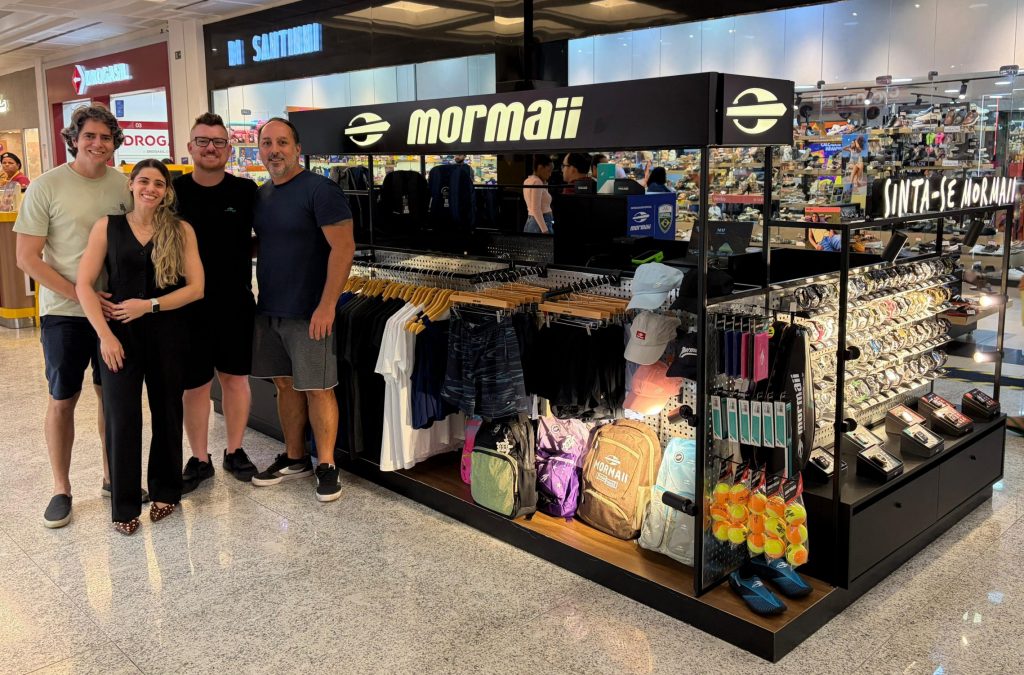 Os gestores, Vitor e Rodrigo, na inauguração do Quiosque Mormaii Jaboatão dos Guararapes.