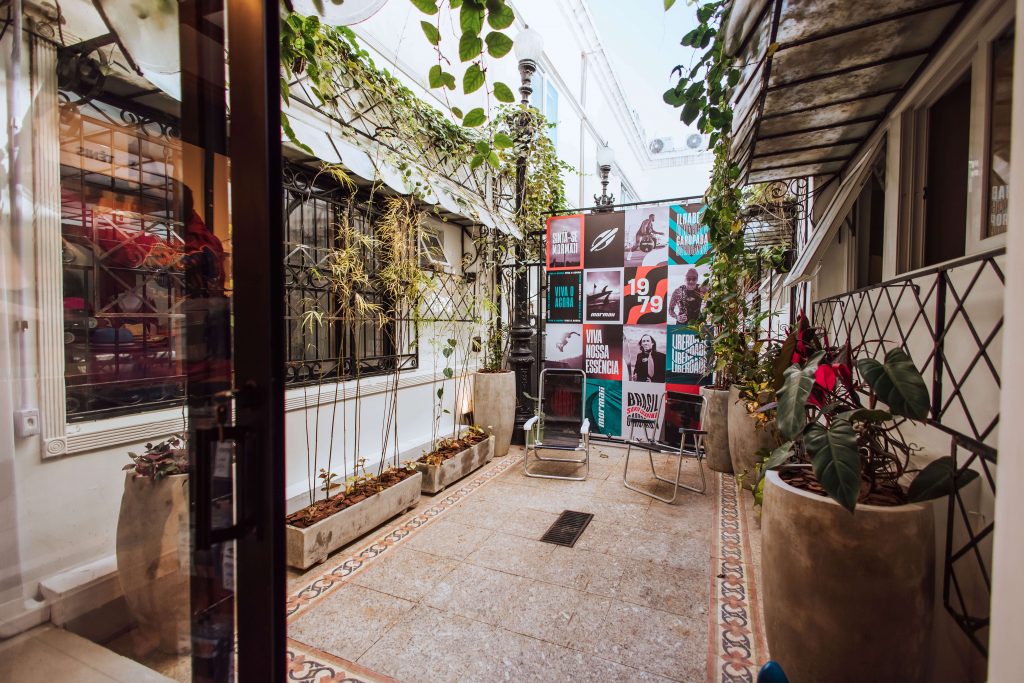 Parte externa da loja Mormaii Ilhabela