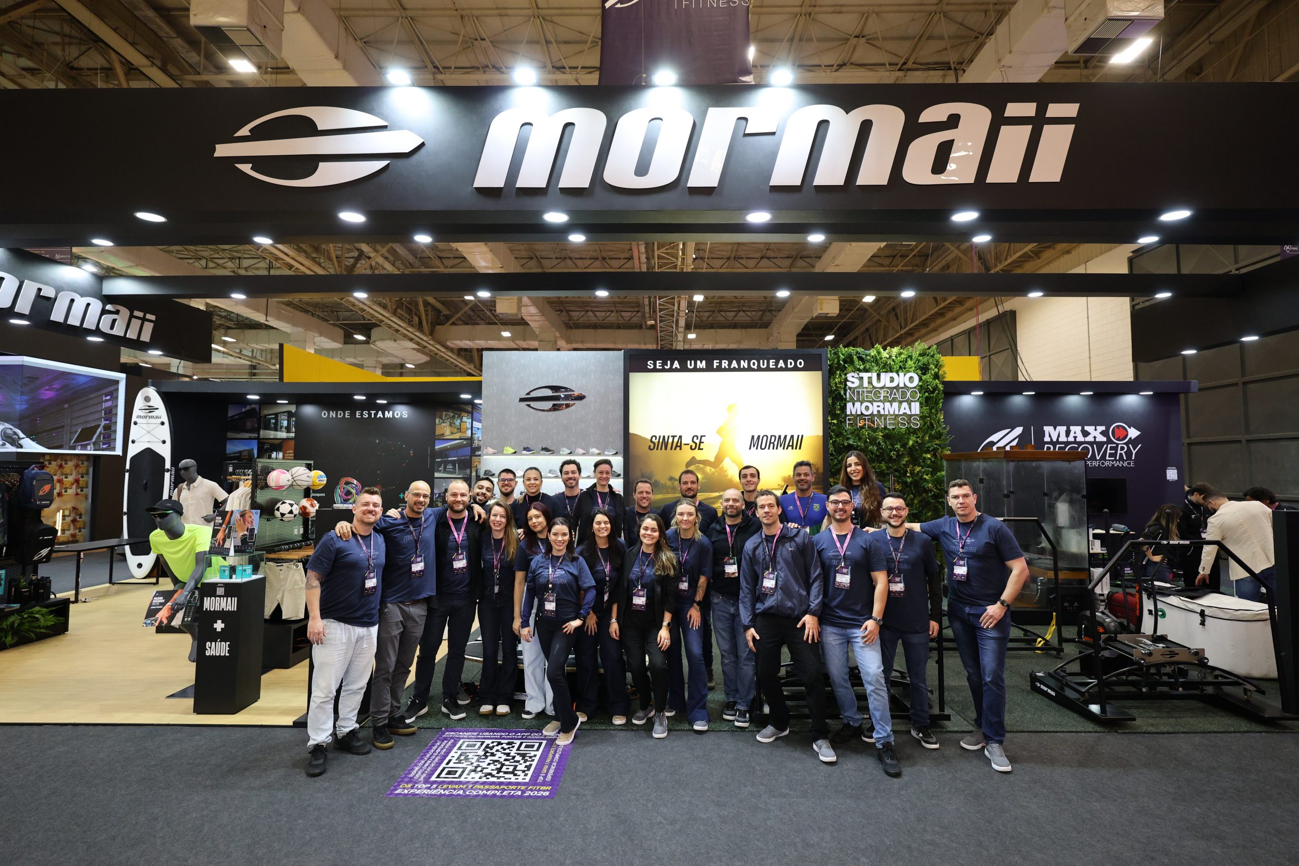 Equipe Mormaii no estande da Fitness Brasil