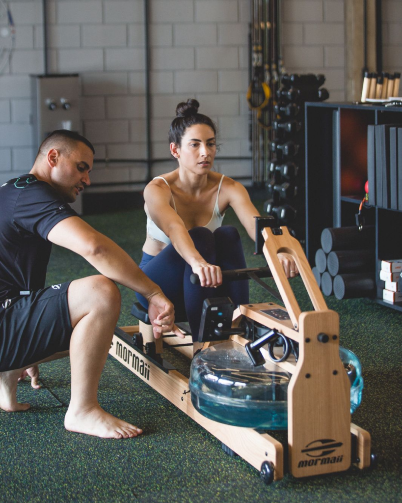 Aluna treinando no Studio Mormaii Itapetininga