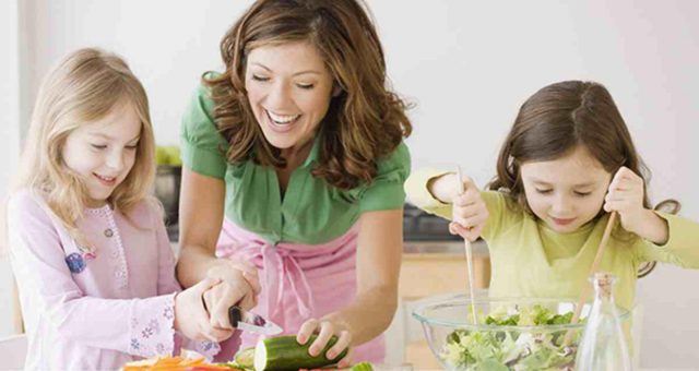 Blog Saúde | Mães que querem que seus filhos se alimentem bem devem "Dar o Exemplo"
