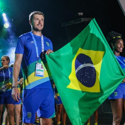 Time Brasil desfila com uniformes da Mormaii na Cerimônia de Abertura de Santa Marta 2023